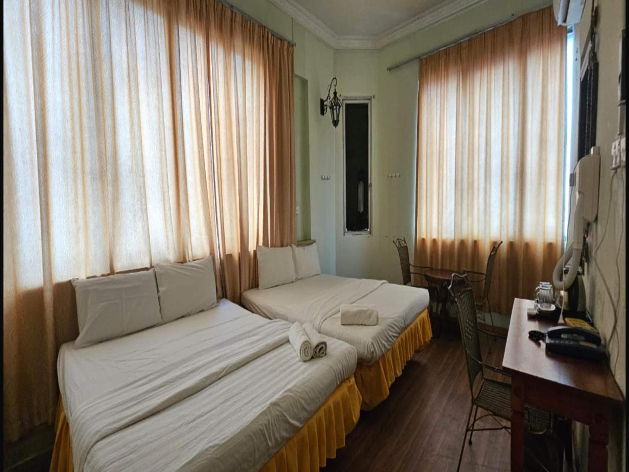 Oyo 90979 Sianglory Hotel